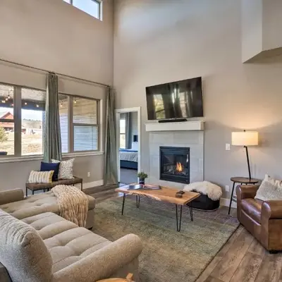Ski and Hike Home with Hot Tub and Gas Grill in Granby