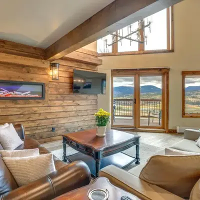 Mountain Adventure Home Base - Ski
