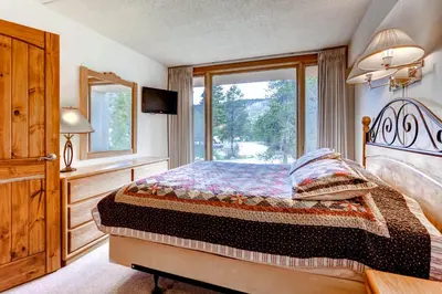 a bedroom with a bed and a window at Lakeside Village by Vail Resorts in Keystone