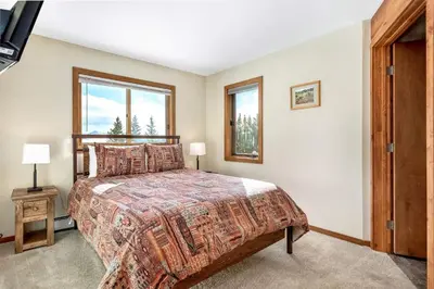 a bedroom with a bed and a window at Snowscape 06 - Wildernest in Silverthorne