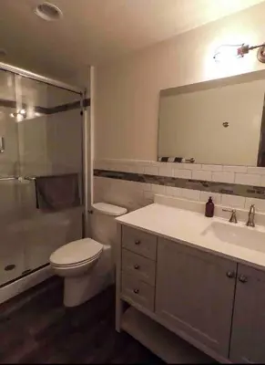 a bathroom with a toilet and a sink and a mirror at Clear Creek Inn in Georgetown