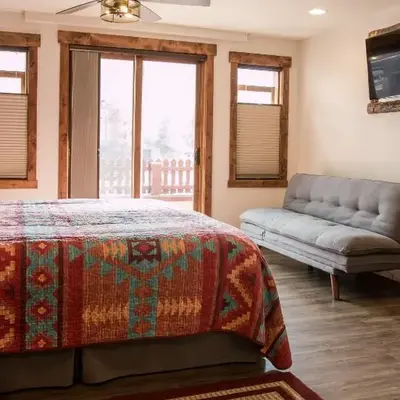 Clear Creek Inn