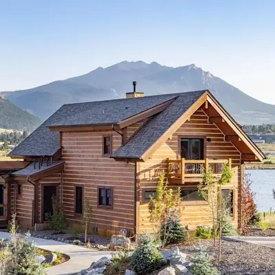 Private Lakefront Cabin - Two Large Patios