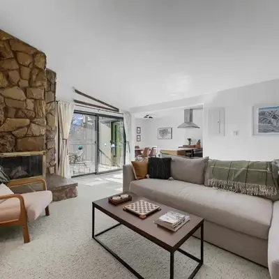 A304 Lake Cliffe condo