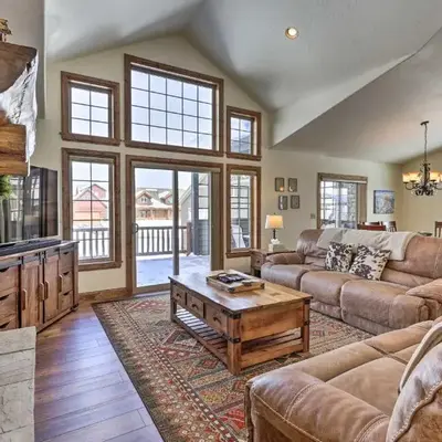 Luxe Rocky Mtn Retreat with Hot Tub - By Winter Park