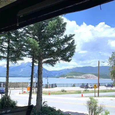 Mountain luxury on Lake Dillon