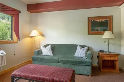 a living room with a green couch and a table at Gateway Mountain Lodge 5029 - Keystone in Keystone