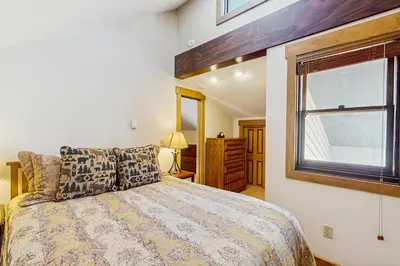 a bedroom with a bed and a window at Mountain Dreams Condo in Fraser