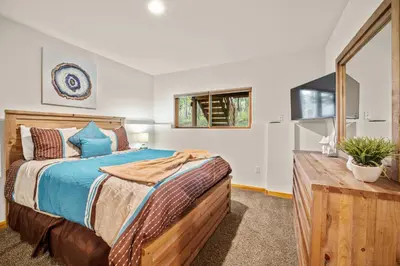 a bedroom with a large bed and a window at Cutty Sark Grand Combo 6BR 4,5BA townhouse in Silverthorne