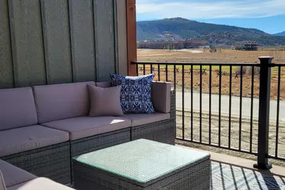 Gallery image of 3 Mi to Granby Ranch Townhome with Balcony and Views in Granby