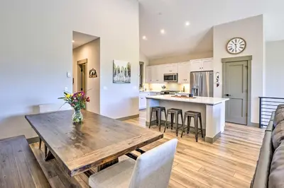 Gallery image of 3 Mi to Granby Ranch Townhome with Balcony and Views in Granby