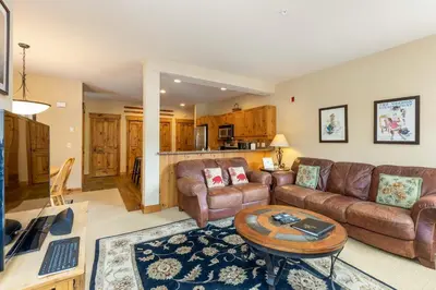 a living room with a couch and a table at 6516 Settlers Creek condo in Snake River Health Services Incorporated Heliport