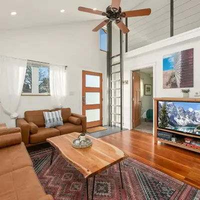 Vibrant Downtown Bungalow - Walk Everywhere!