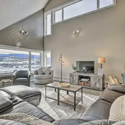 Stunning Condo in Fraser with Mountain Views!