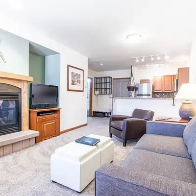Perfectly Cozy 3rd floor Zephyr Mountain Lodge Condo with remodeled bath condo
