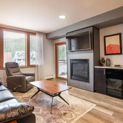 Beautiful Zephyr Mountain Lodge Condo with wine coole! - Close to Gondola! condo