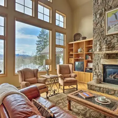 Grand Fraser Escape with Private Deck and Hot Tub