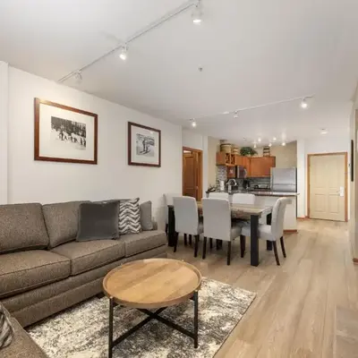 Upgraded Zephyr Mountain Lodge Condo with Continental Divide Views Close to Mountain condo