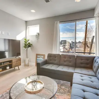 Rooftop Deck and Hot Tub Walkable Denver Townhome