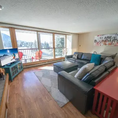 Lenawee 1741 by SummitCove Lodging