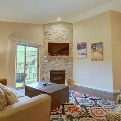 201 Point Drive condo