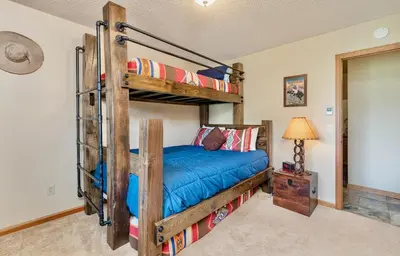 a bedroom with bunk beds in a house at Alpenglow Vacation Home at Windcliff home in Estes Park
