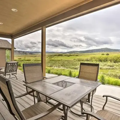 3 Mi to Granby Ranch Home with Hot Tub and Mtn Views!