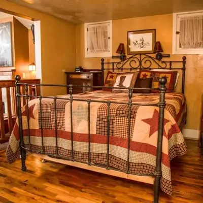Mummy Mtn Suite 1 Bedroom suite with fireplace and jacuzzi tub