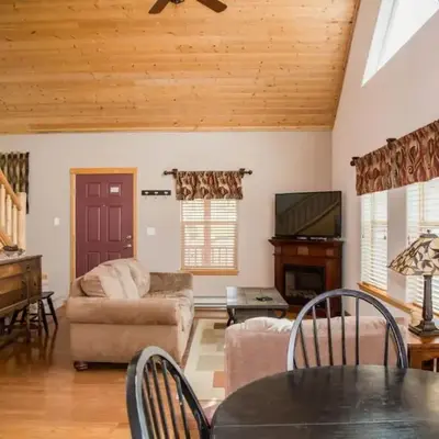 Twin Owls Lodge