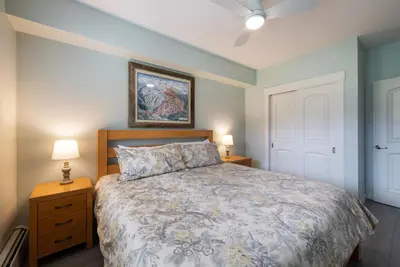 a bedroom with a bed and a painting on the wall at Winter Park FF Premium-Rated 4462 in Winter Park