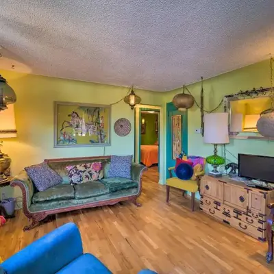 Walk to Old Town Arvada - 1940 Vintage Bungalow!