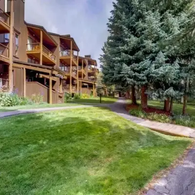 1 Bedroom Condo In West Keystone Near Lakeside Village
