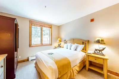 a bedroom with a large bed and a window at 2 Bedroom Ski-In, Ski-Out Condo At The Timbers in Keystone