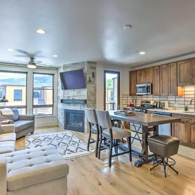3 Mi to Dillon Reservoir Condo with Balcony!
