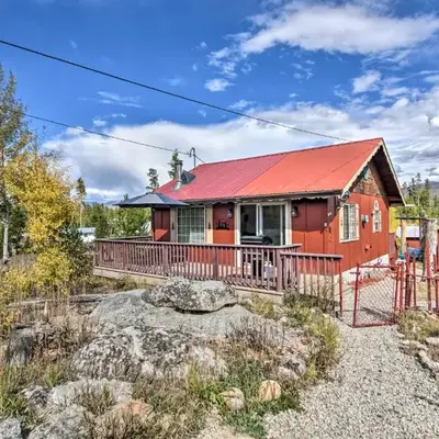 4 Mi to Grand Lake Mtn-View Cabin with Fire Pit!