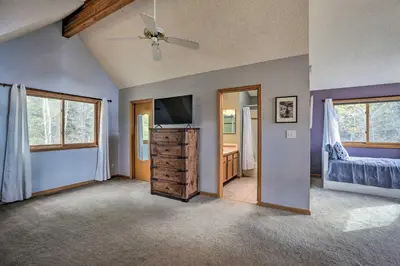 Gallery image of Near Hiking Mtn-View Conifer Cabin with 2 Decks in Conifer