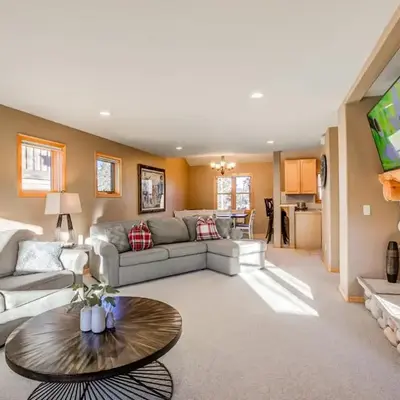Crossroads Nordic Townhome: Spacious