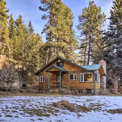 Forest-View Creekside Cabins with 4 Acres!