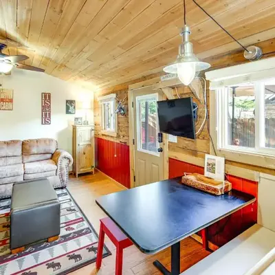 1 Mi to Grand Lake Pet-Friendly Cabin with Grill!