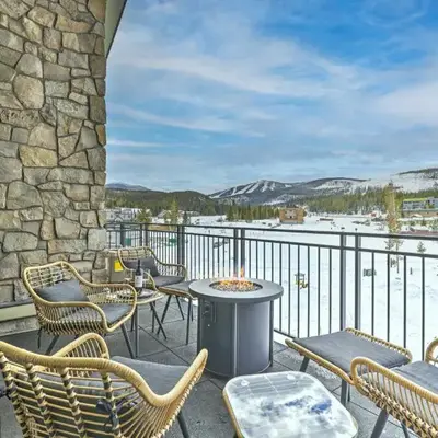 Condo with Mountain Views in Heart of Downtown!