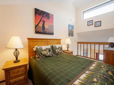 a bedroom with a green bed with two lamps at Meadow Ridge Court 28 Unit 6 in Fraser