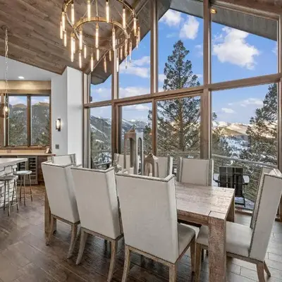 Skyes Peak - Luxury Mountain Retreat with Breathtaking Views