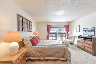 a bedroom with a bed and a television in it at Lagoon Raven Townhome: Great Location, Amenities in Frisco