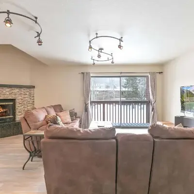 Lagoon Raven Townhome: Great Location