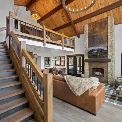 Luxury Cabin! Fireplace and Jacuzzi!